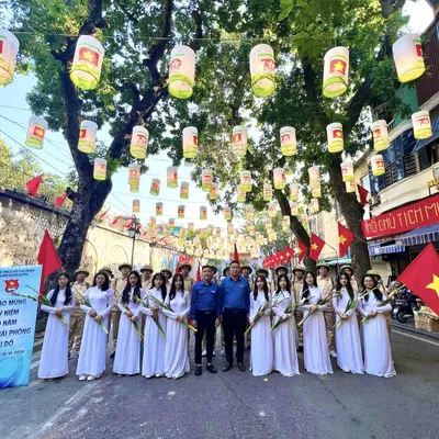 SINH VIÊN TRƯỜNG ĐẠI HỌC DƯỢC HÀ NỘI HƯỞNG ỨNG KỶ NIỆM 70 NĂM NGÀY GIẢI PHÓNG THỦ ĐÔ